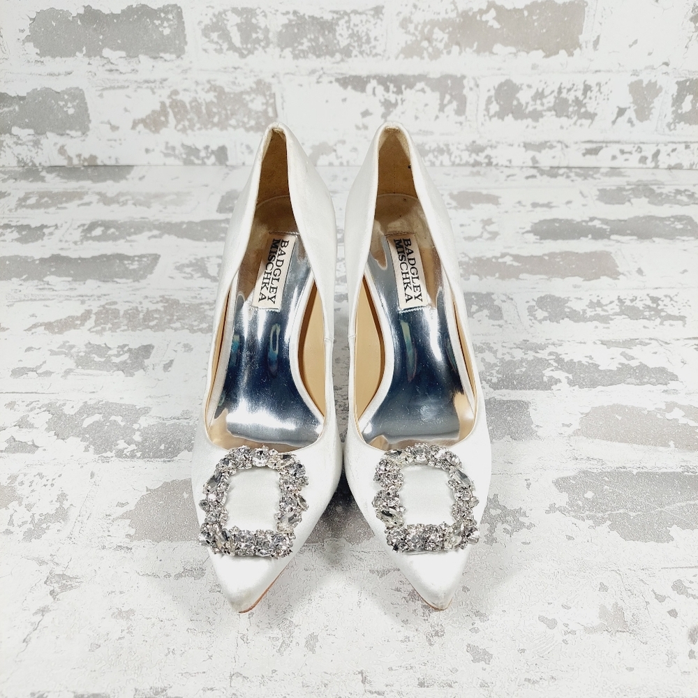 Badgley Mischka Cher White Satin Crystal Buckle Pumps F518 - Picture 3 of 14